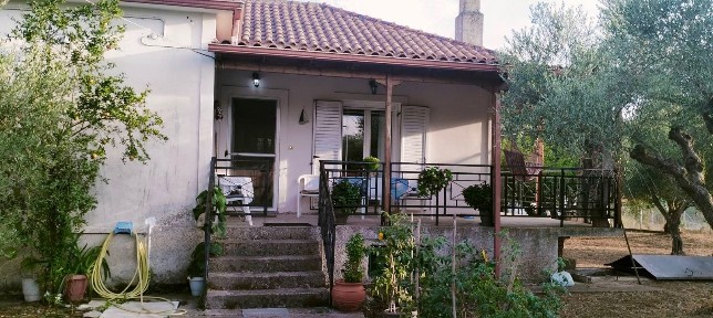 Μονοκατοικία, 80τ. μ.