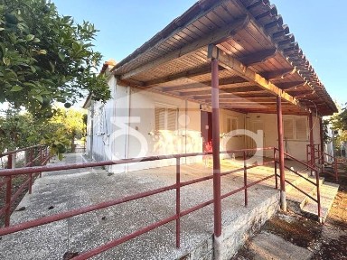 Μονοκατοικία, 50τ. μ.