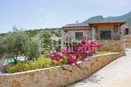 Μονοκατοικία, 380τ. μ.