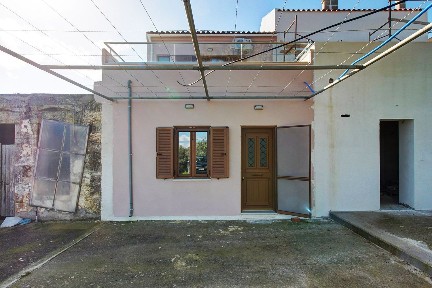 Μονοκατοικία, 74τ. μ.