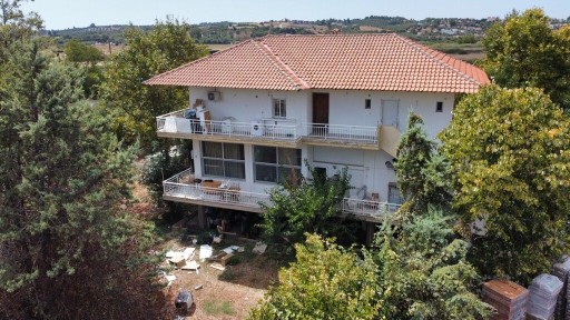 Κτίριο, 240τ. μ.