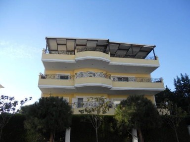 Στροφύλι, Κηφισιά (Αθήνα - Βόρεια Προάστια), ΣΥΝΟΡΑ ΜΕ ΚΗΦΙΣΙΑ
