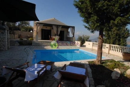 Συγκρότημα διαμερισμάτων, 260τ. μ.