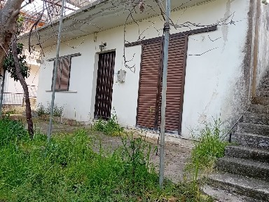 Μονοκατοικία, 70τ. μ.
