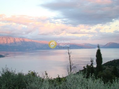Μονοκατοικία, 210τ. μ.