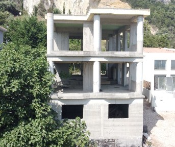 Κτίριο, 326τ. μ.