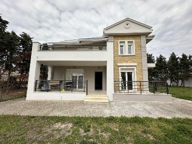 Μονοκατοικία, 270τ. μ.