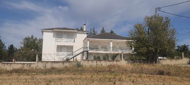 Μονοκατοικία, 350τ. μ.
