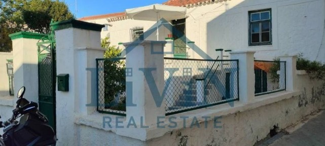 Κέντρο, Σπέτσες (Νησιά Αργοσαρωνικού)
