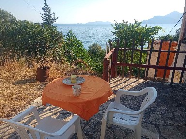 Μονοκατοικία, 60τ. μ.