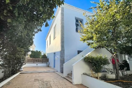 Μονοκατοικία, 200τ. μ.