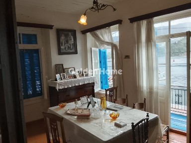 Κτίριο, 158τ. μ.