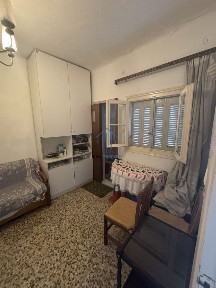 Μονοκατοικία, 30τ. μ.