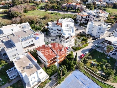 Μονοκατοικία, 300τ. μ.