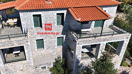 Συγκρότημα διαμερισμάτων, 240τ. μ.