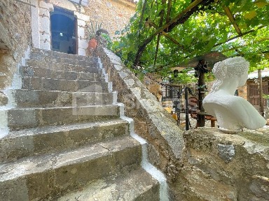 Μονοκατοικία, 210τ. μ.