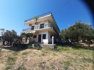 Μονοκατοικία, 300τ. μ.