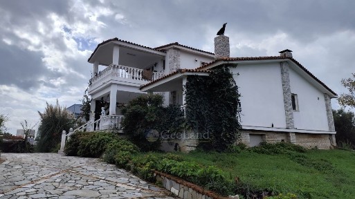 Κτίριο, 330τ. μ.