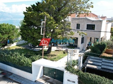 Μονοκατοικία, 280τ. μ.