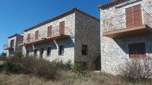 Συγκρότημα διαμερισμάτων, 351τ. μ.