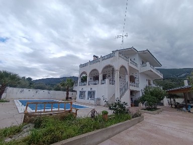 Μονοκατοικία, 240τ. μ.