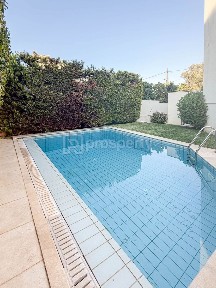 Μονοκατοικία, 250τ. μ.