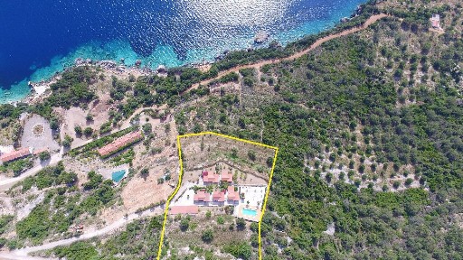 Συγκρότημα διαμερισμάτων, 210τ. μ.