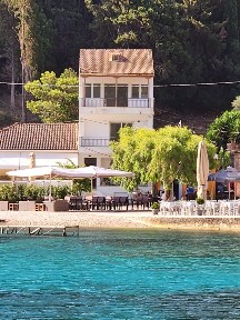 Συγκρότημα διαμερισμάτων, 210τ. μ.