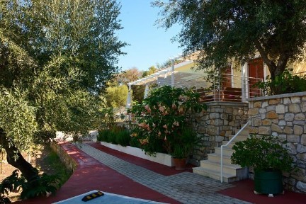 Συγκρότημα διαμερισμάτων, 290τ. μ.
