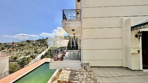 Μεζονέτα, 300τ. μ.
