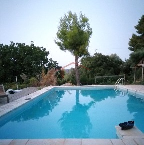 Μονοκατοικία, 300τ. μ.