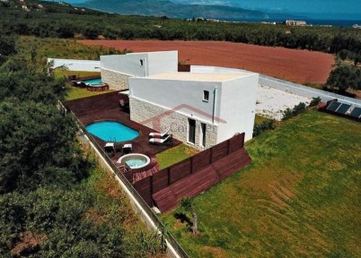 Συγκρότημα διαμερισμάτων, 280τ. μ.