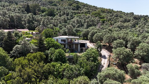 Κτίριο, 242τ. μ.