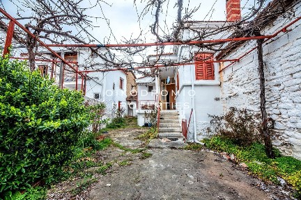 Μονοκατοικία, 76τ. μ.