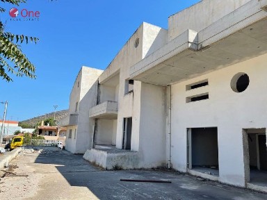Συγκρότημα διαμερισμάτων, 1000τ. μ.