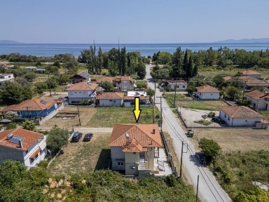 Μονοκατοικία, 101τ. μ.