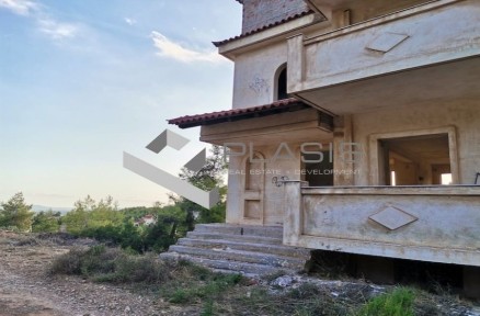 Μονοκατοικία, 425τ. μ.