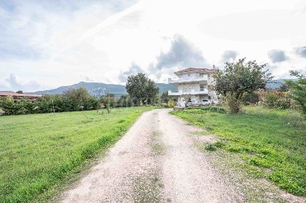 Μονοκατοικία, 270τ. μ.
