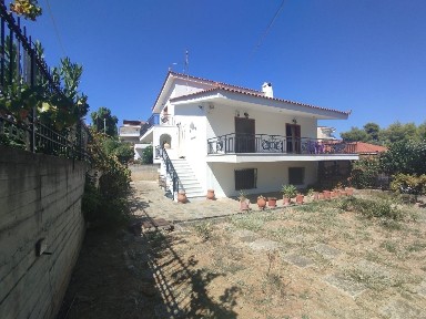 Μονοκατοικία, 225τ. μ.