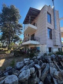 Μονοκατοικία, 300τ. μ.