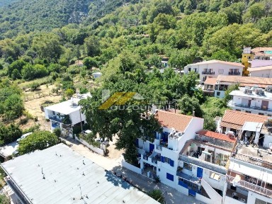 Συγκρότημα διαμερισμάτων, 180τ. μ.