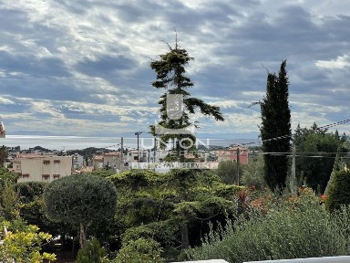 Μονοκατοικία, 300τ. μ.