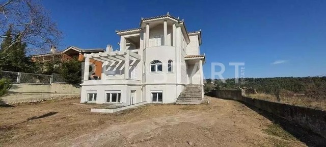 Μονοκατοικία, 330τ. μ.