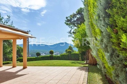 Μονοκατοικία, 330τ. μ.