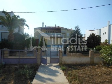 Μονοκατοικία, 305τ. μ.
