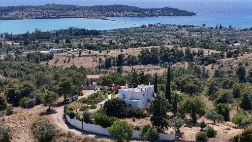 Μονοκατοικία, 240τ. μ.