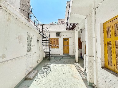 Αγία Σοφία - Μανιάτικα, Ταμπούρια - Αγία Σοφία (Πειραιάς)