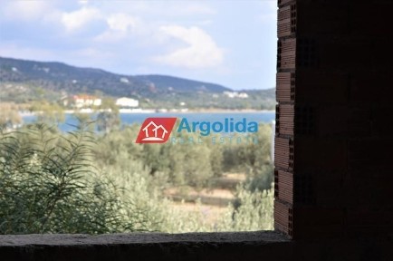 Μονοκατοικία, 260τ. μ.