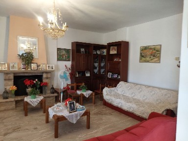 Μονοκατοικία, 350τ. μ.