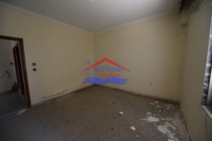 Κτίριο, 210τ. μ.
